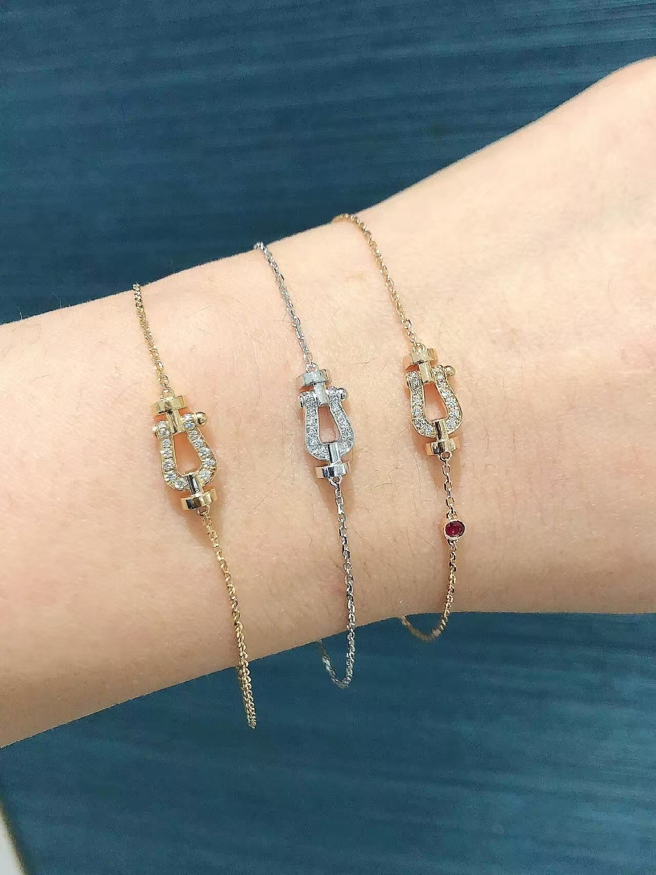 合金手链 马蹄扣手链女轻奢精致手环U型手镯高定v金