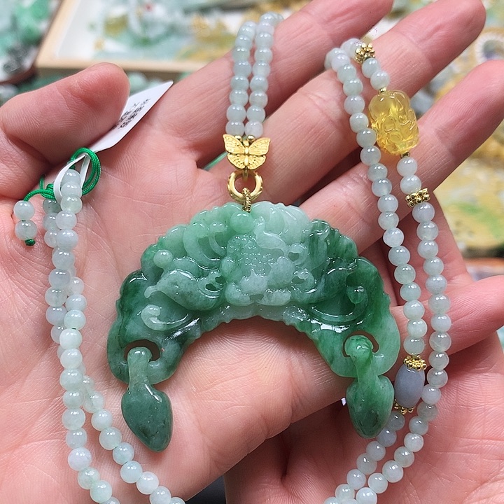 翡翠颈饰未镶嵌吊坠