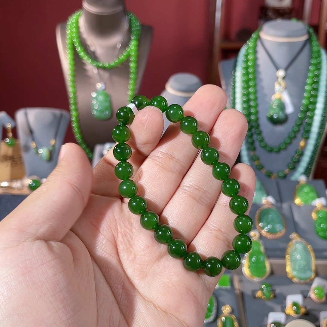 颈饰未镶嵌和田玉（碧玉）