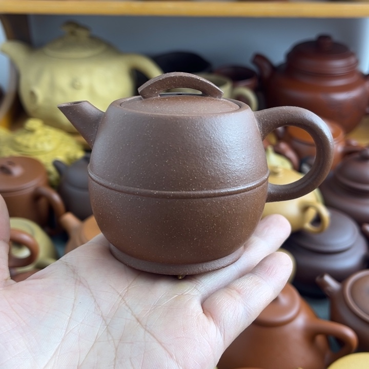 茶壶紫砂130cc降坡半手（花泥）