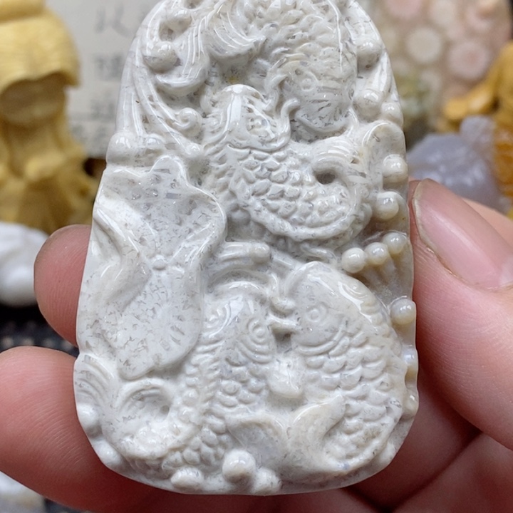 颈饰未镶嵌硅化珊瑚（珊瑚玉）