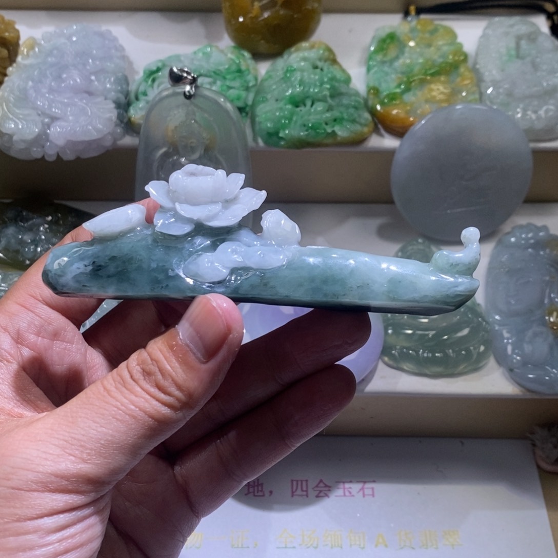 【闪购商品】翡翠颈饰未镶嵌摆件