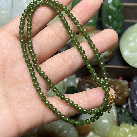 颈饰未镶嵌和田玉（糖玉）龍**神