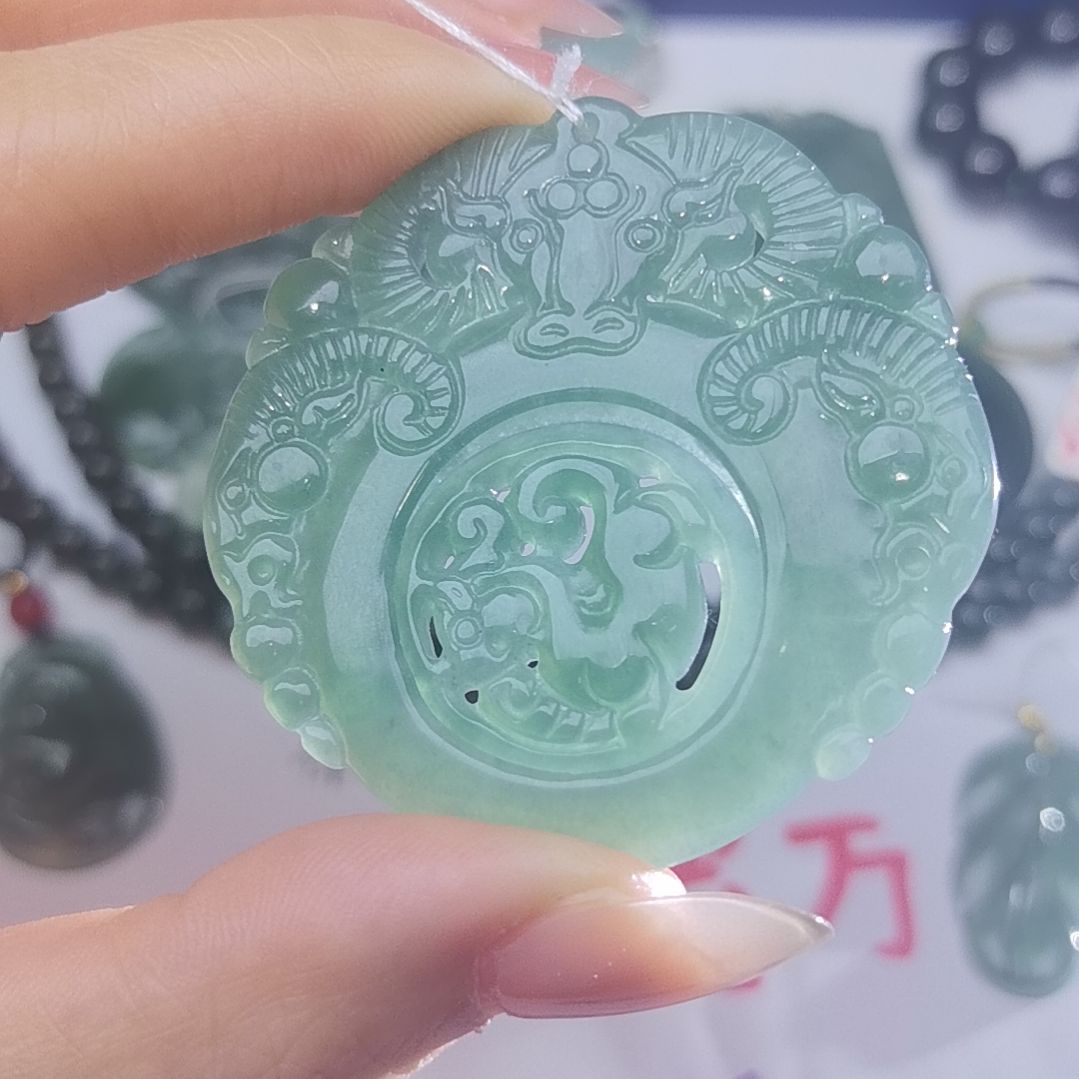 翡翠颈饰未镶嵌天然的A货翡翠多样性发货