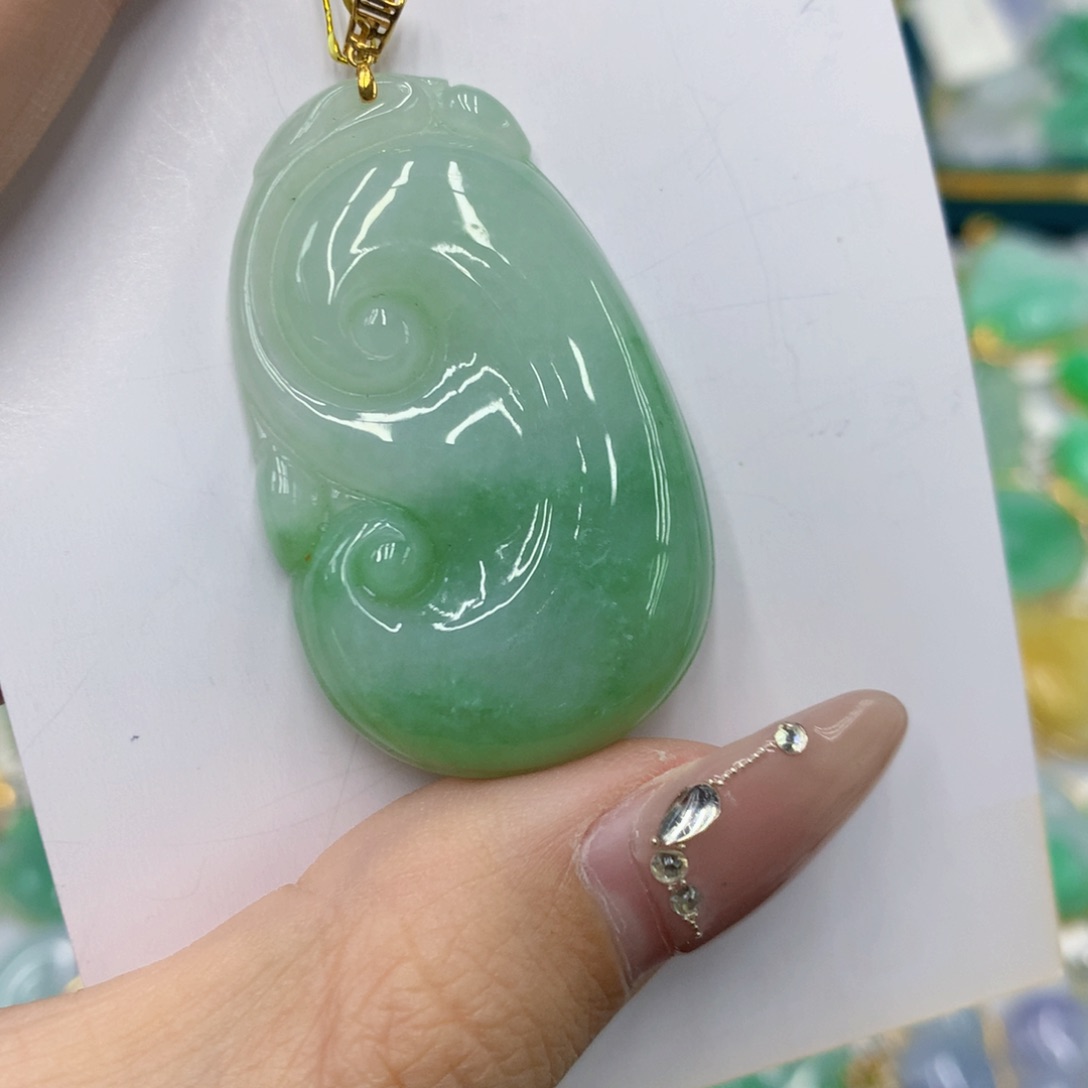 翡翠颈饰18K金镶嵌翡翠