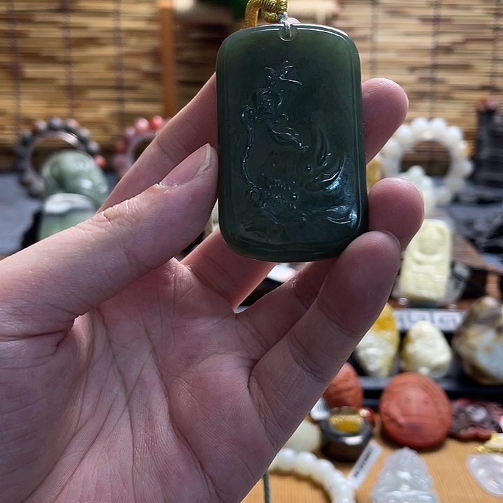 颈饰未镶嵌和田玉吊坠
