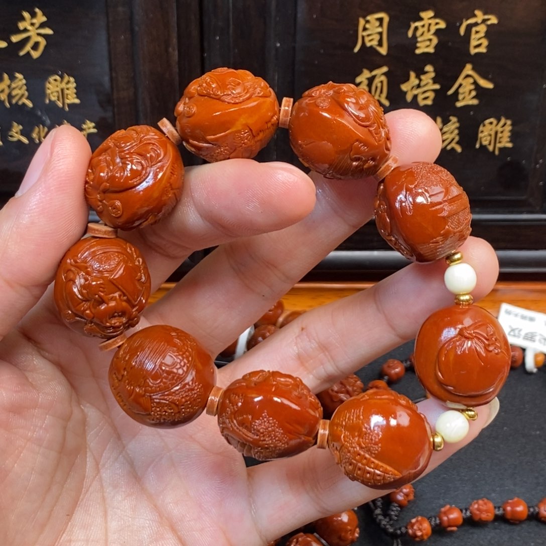龙***峰吊坠橄榄核Dhd浮雕财神