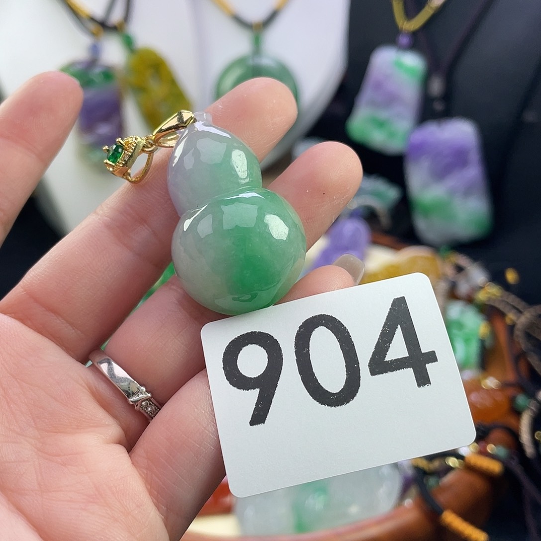 翡翠未镶嵌吊坠(赠链)