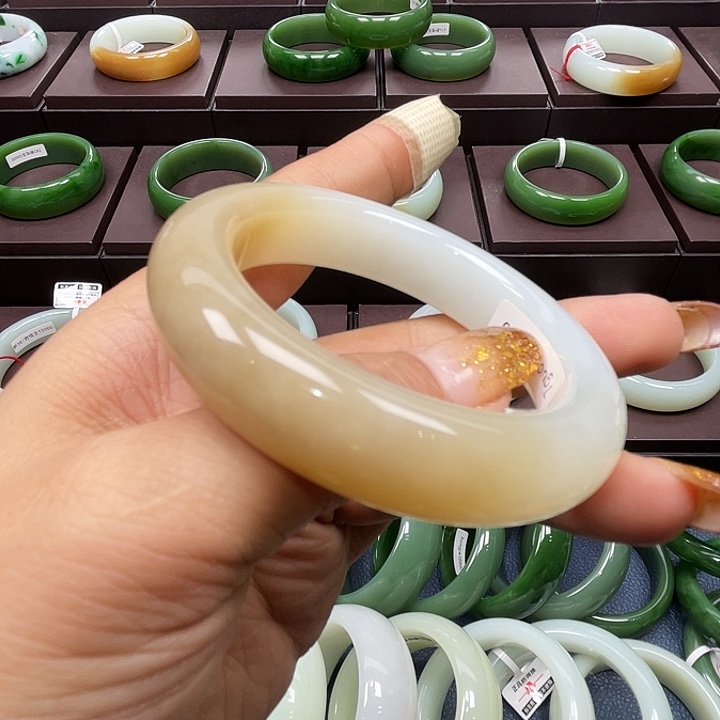 和田玉未镶嵌手镯