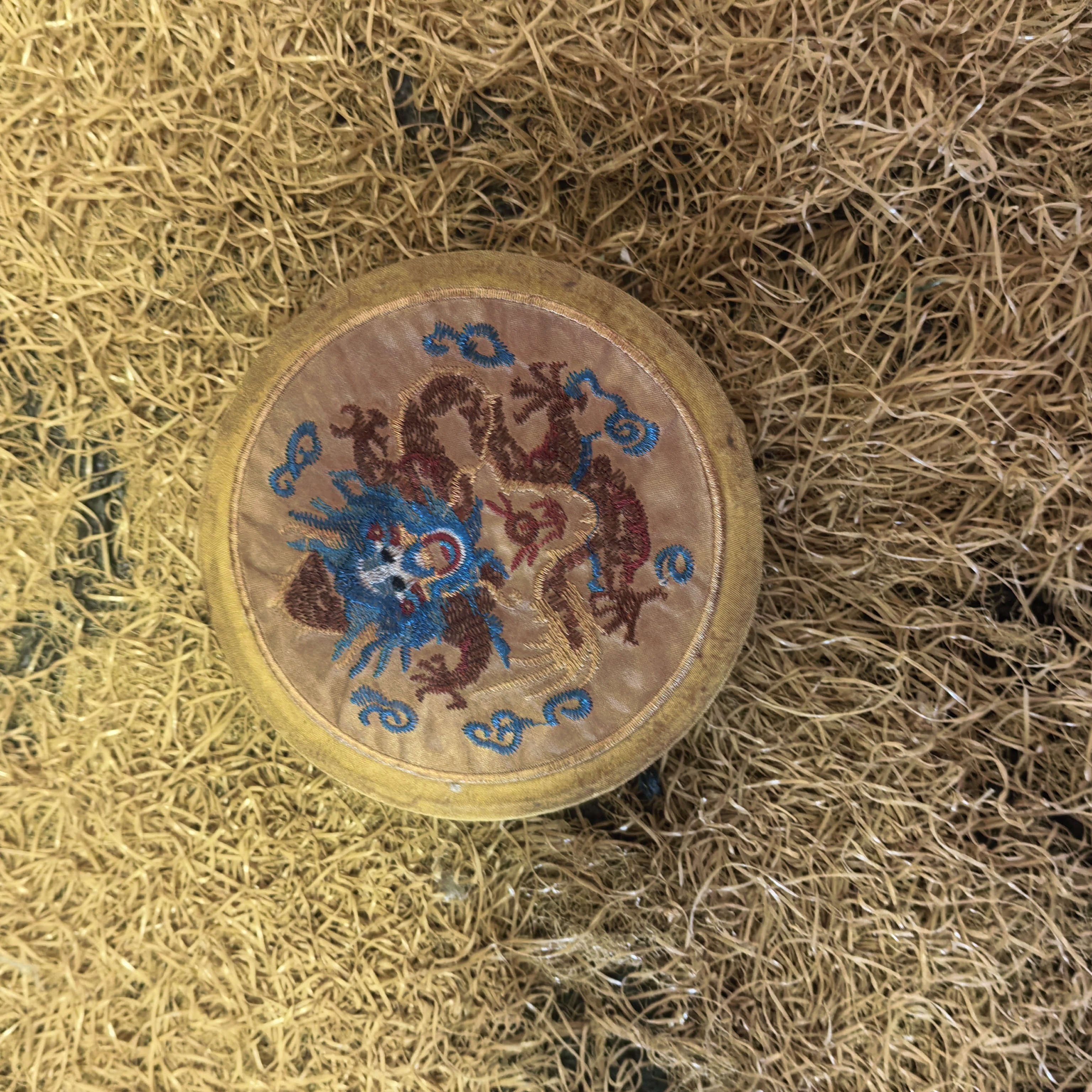 精美绣龙圆盒开工艺品摆件