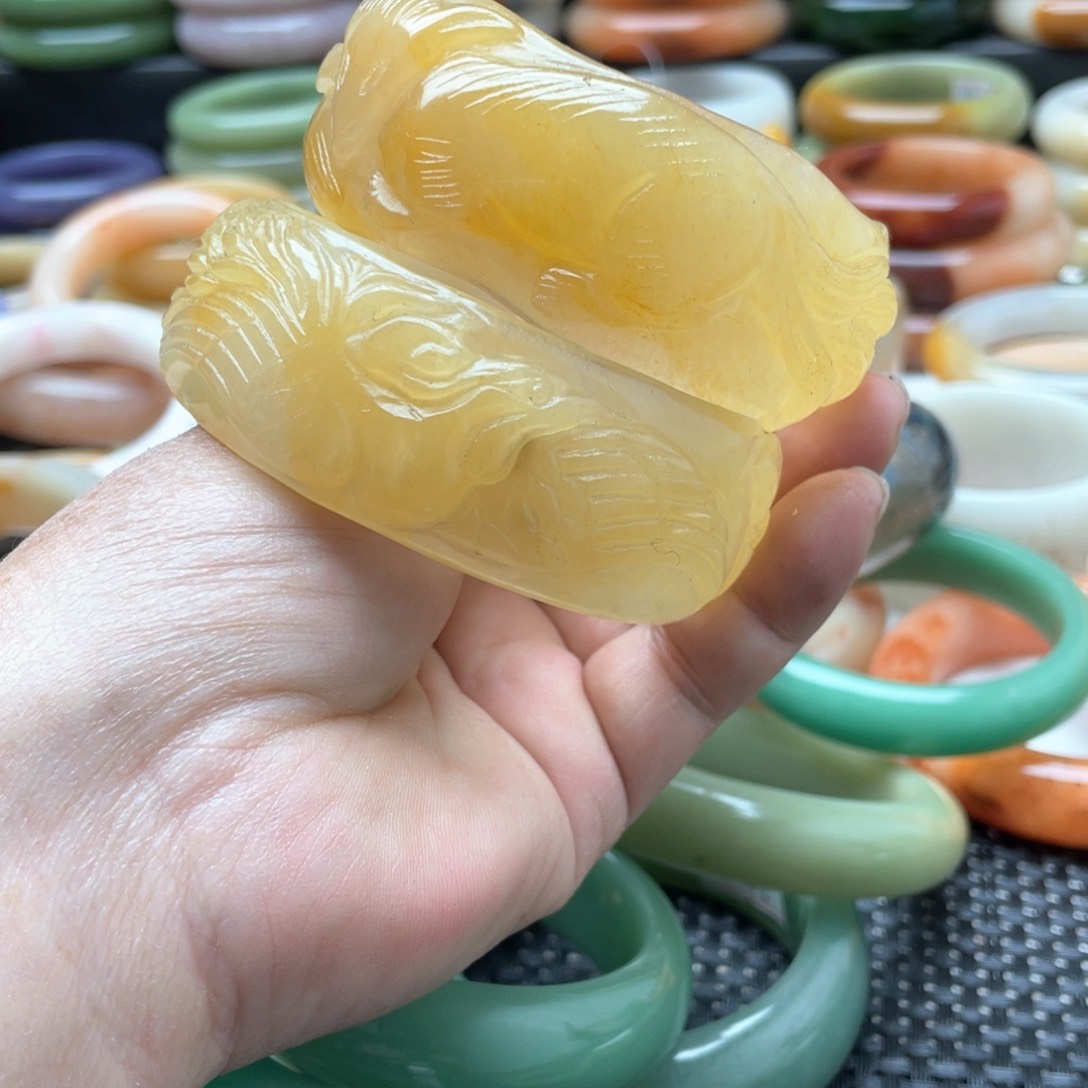 石英质玉手镯未镶嵌