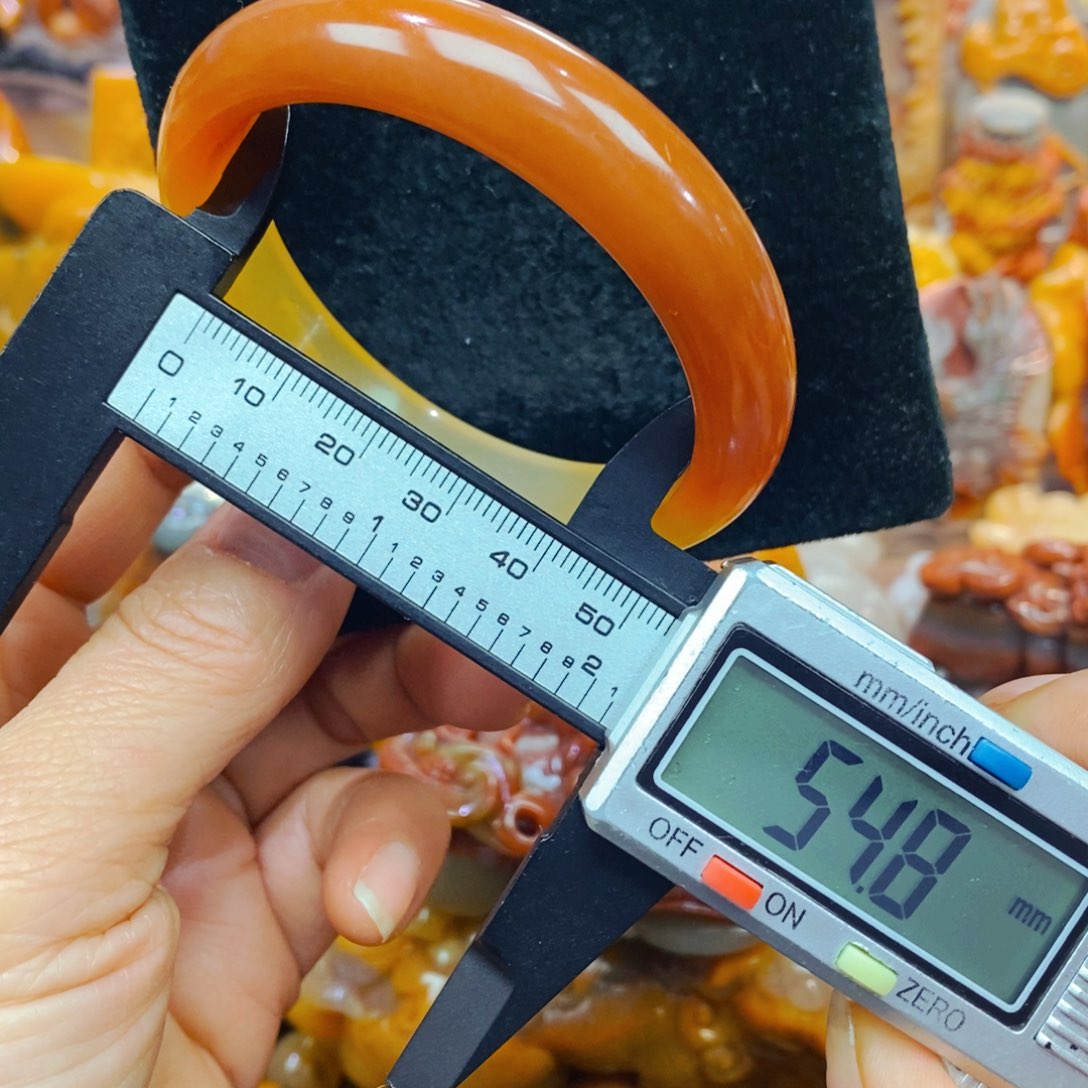 未镶嵌石英质玉（黄龙玉）颈饰