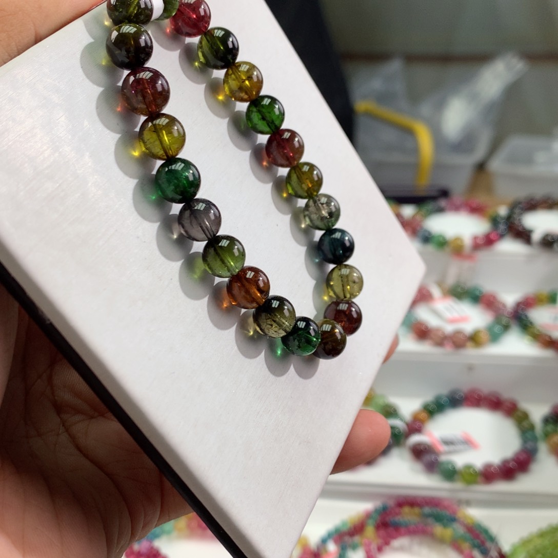 碧玺手链未镶嵌   8.5m m。 