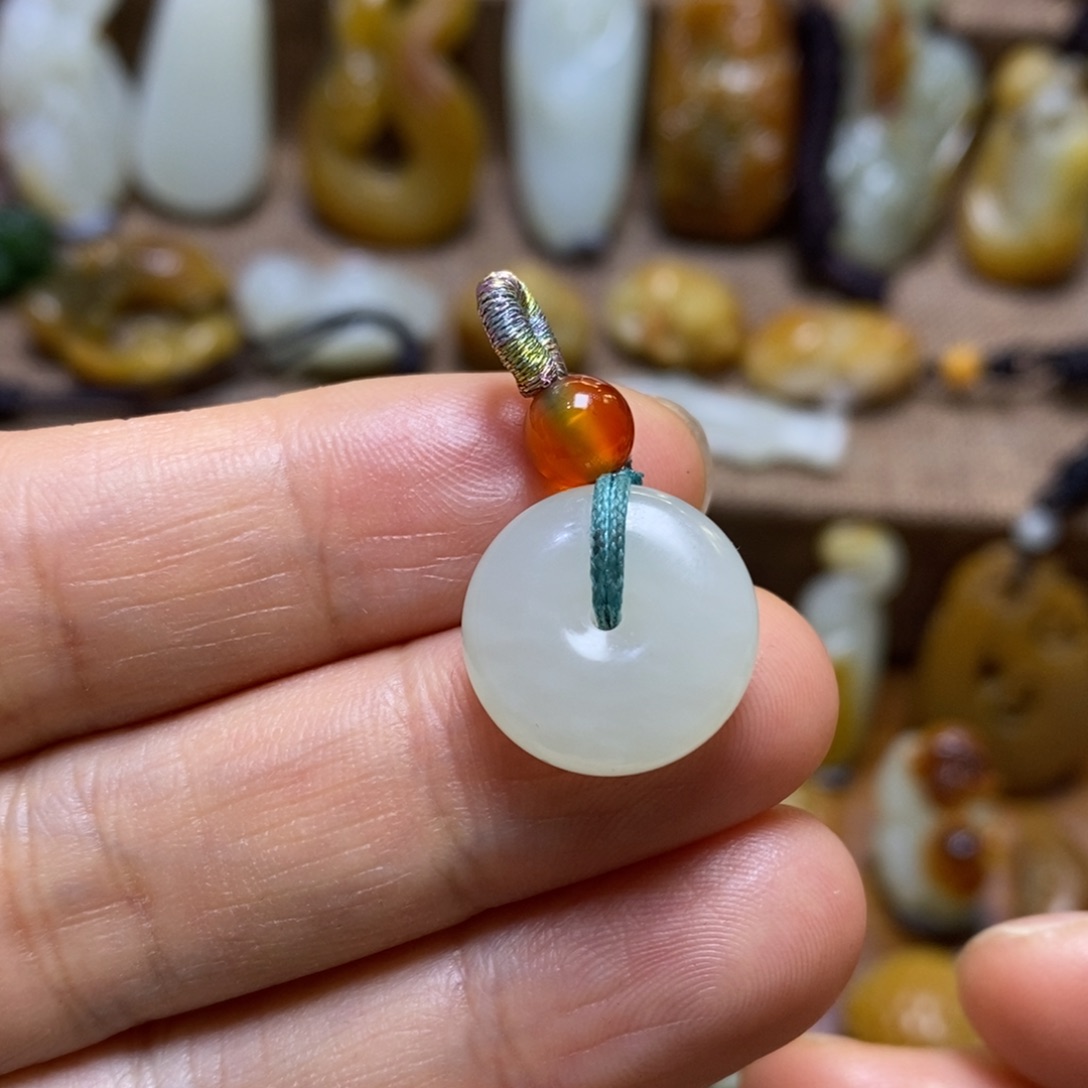 和田玉颈饰未镶嵌