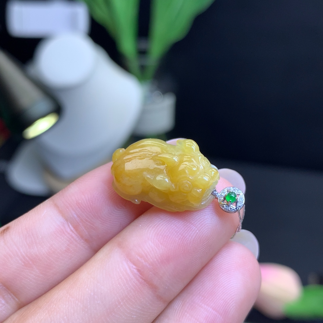 翡翠18K金镶嵌颈饰