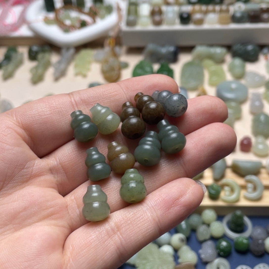 天***妈和田玉未镶嵌颈饰