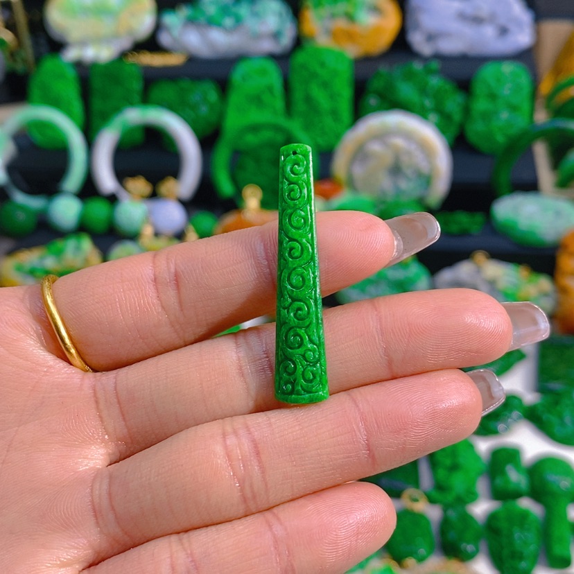 【闪购商品】翡翠颈饰未镶嵌长条