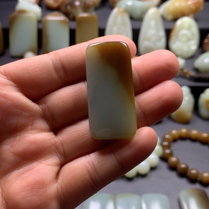 和田玉（糖玉）颈饰未镶嵌