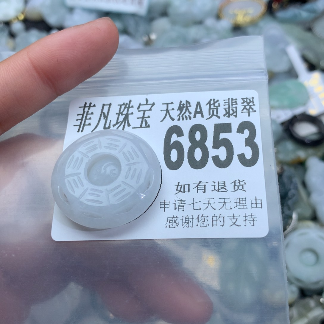 翡翠颈饰未镶嵌6853。