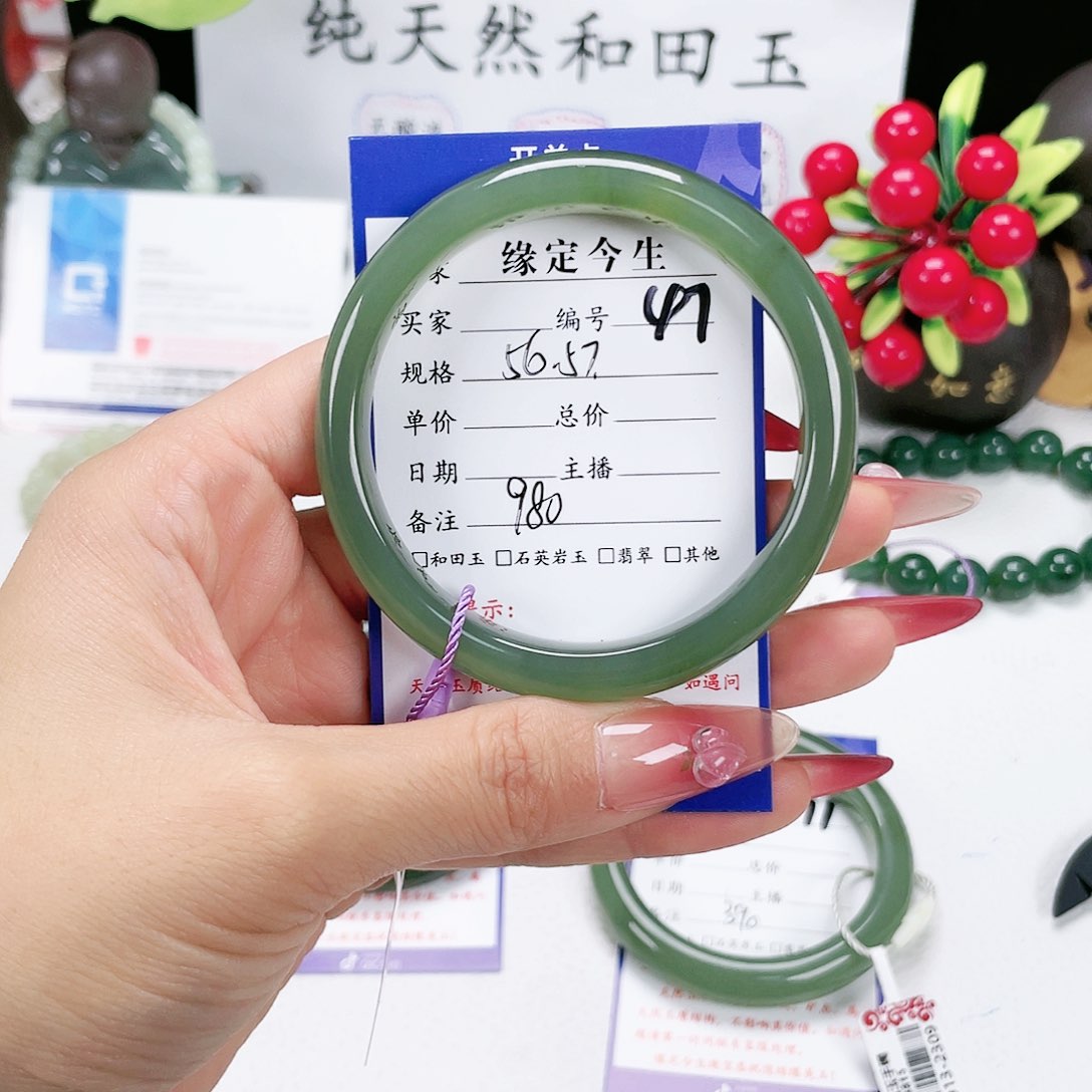 和田玉手镯未镶嵌