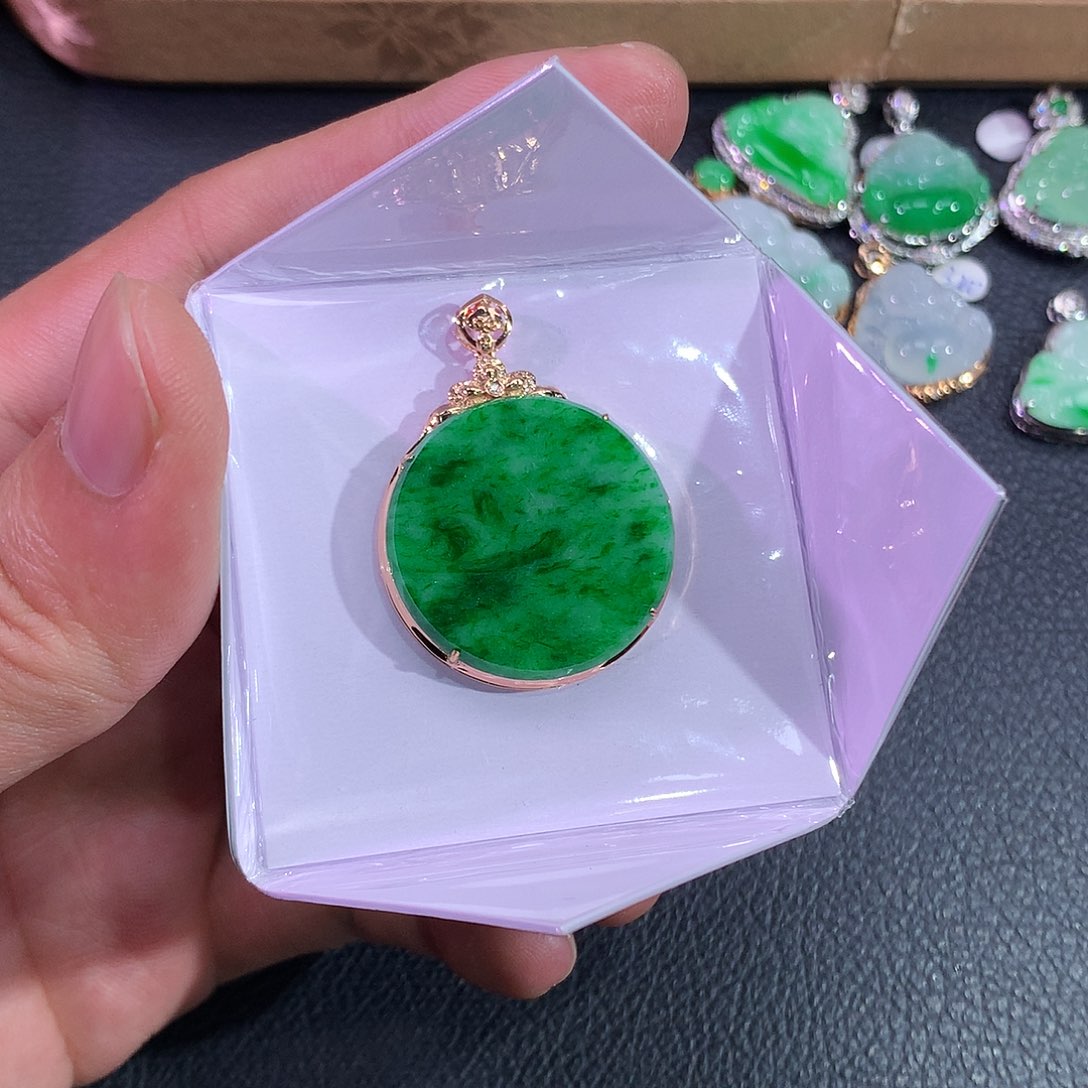 翡翠吊坠(赠链)18K金镶嵌