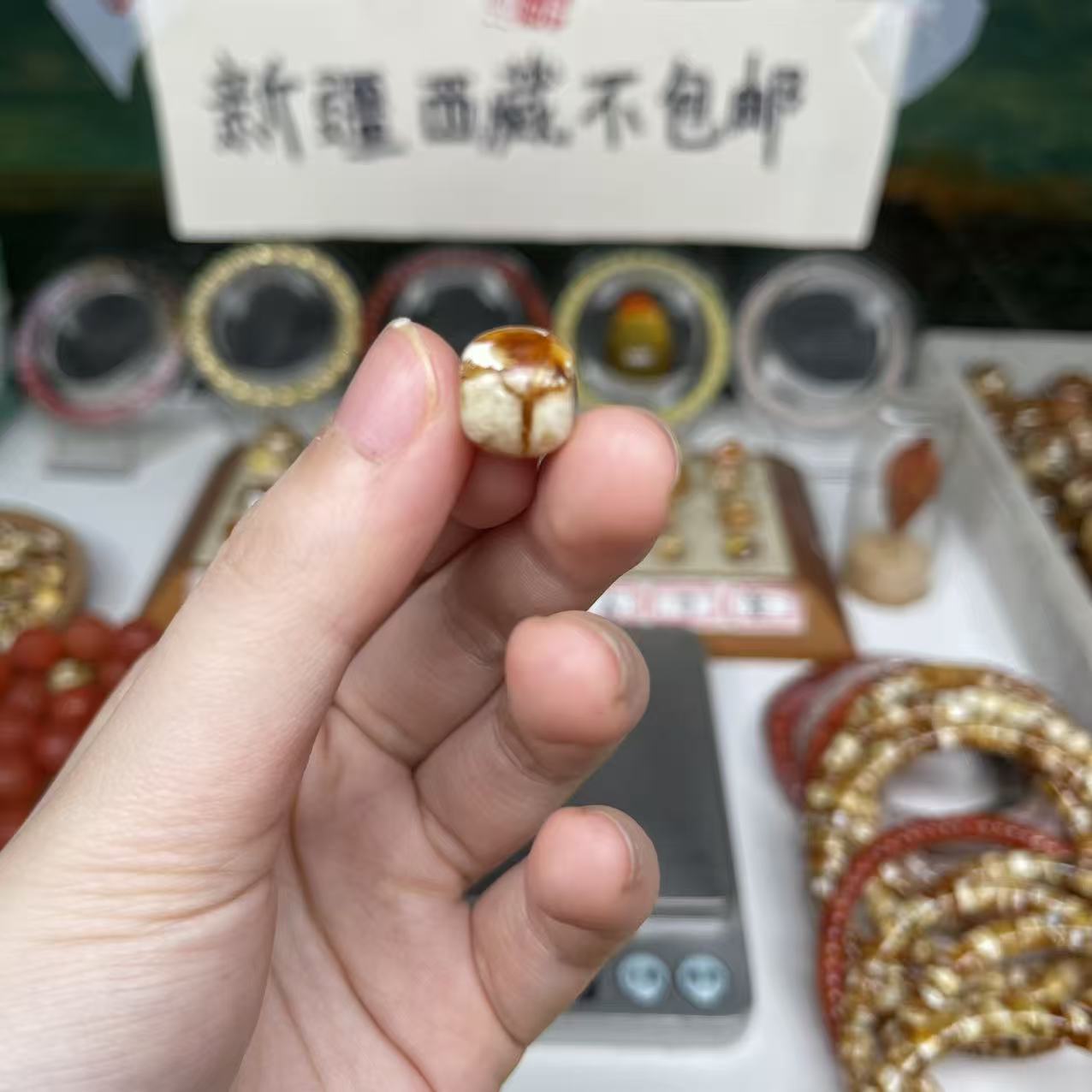 沁色蜜蜡白花老邢一物一图尺寸11.8mm乘10.4mm搭配手串好看1203号