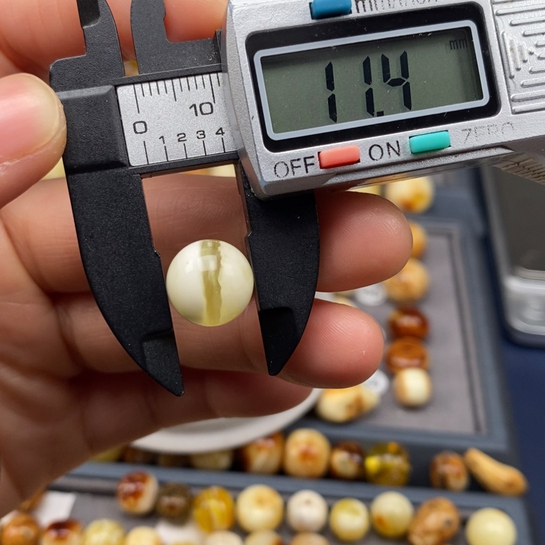 蜜蜡珠宝奇石未镶嵌