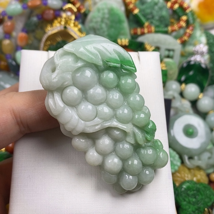 翡翠未镶嵌吊坠(赠链)