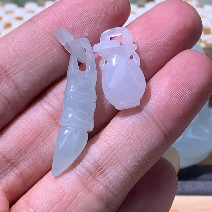 肆***⁷翡翠未镶嵌颈饰文昌笔 宝瓶