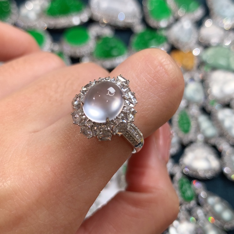 【闪购商品】翡翠颈饰18K金镶嵌蛋面