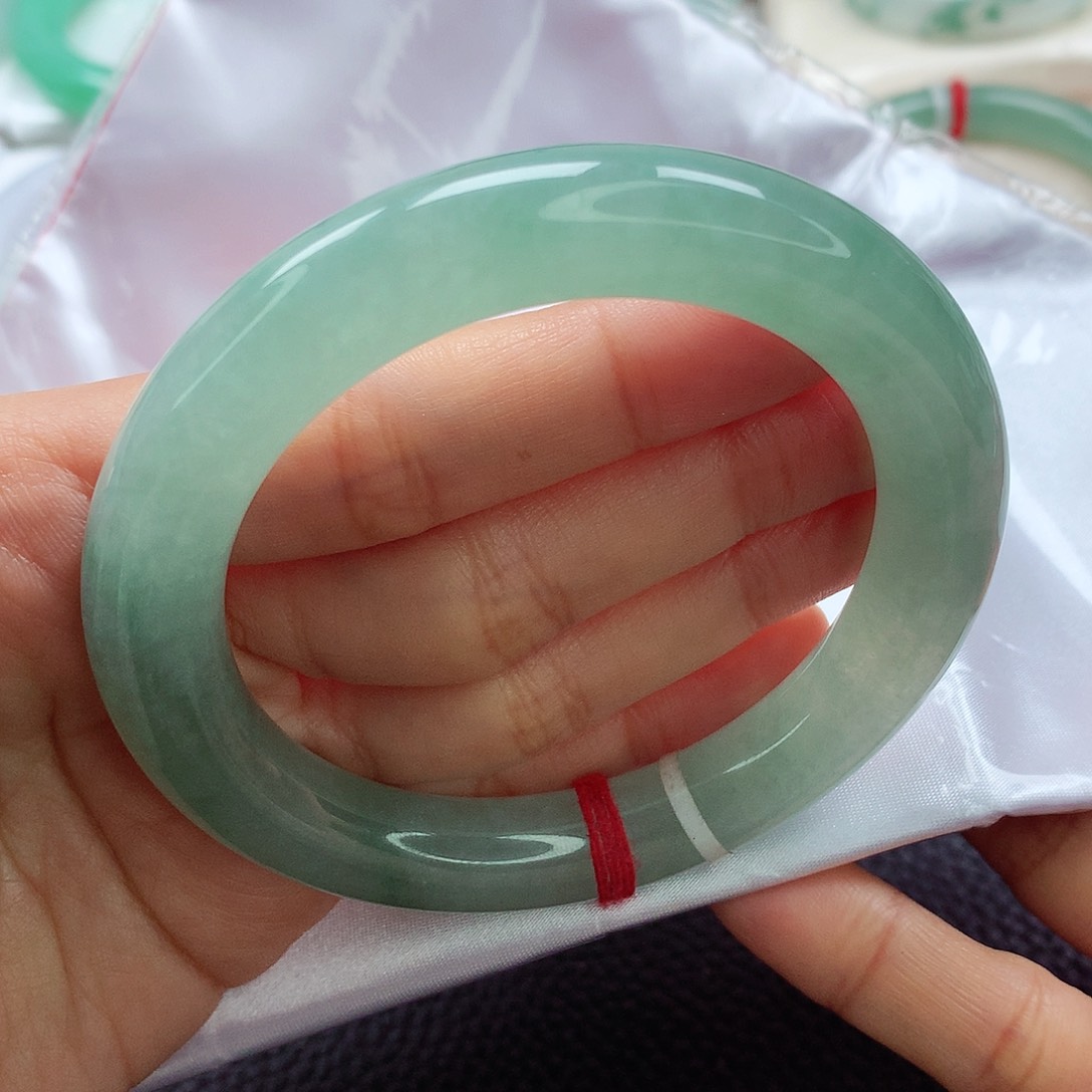 翡翠手镯未镶嵌56.6葡萄甜绿