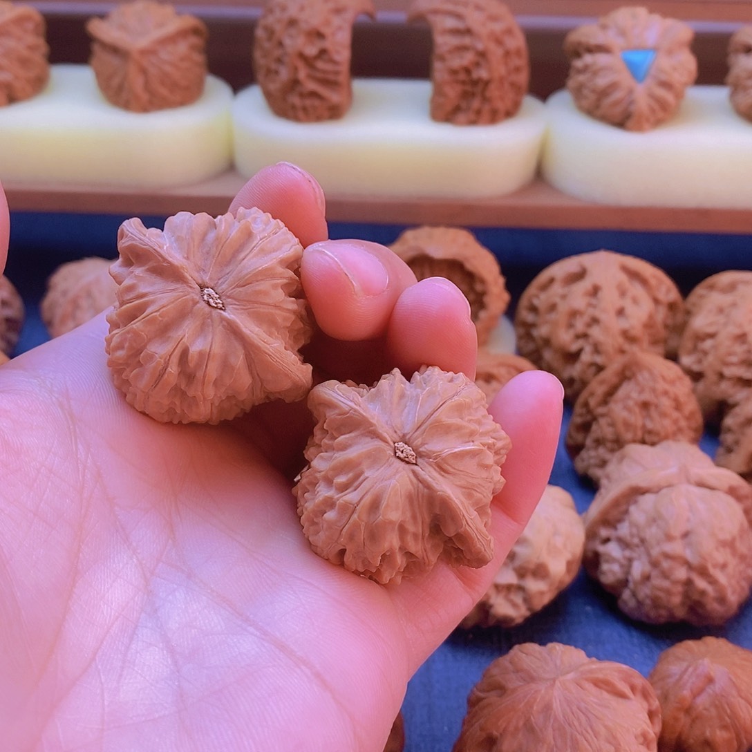 38磨盘狮子头文玩核桃