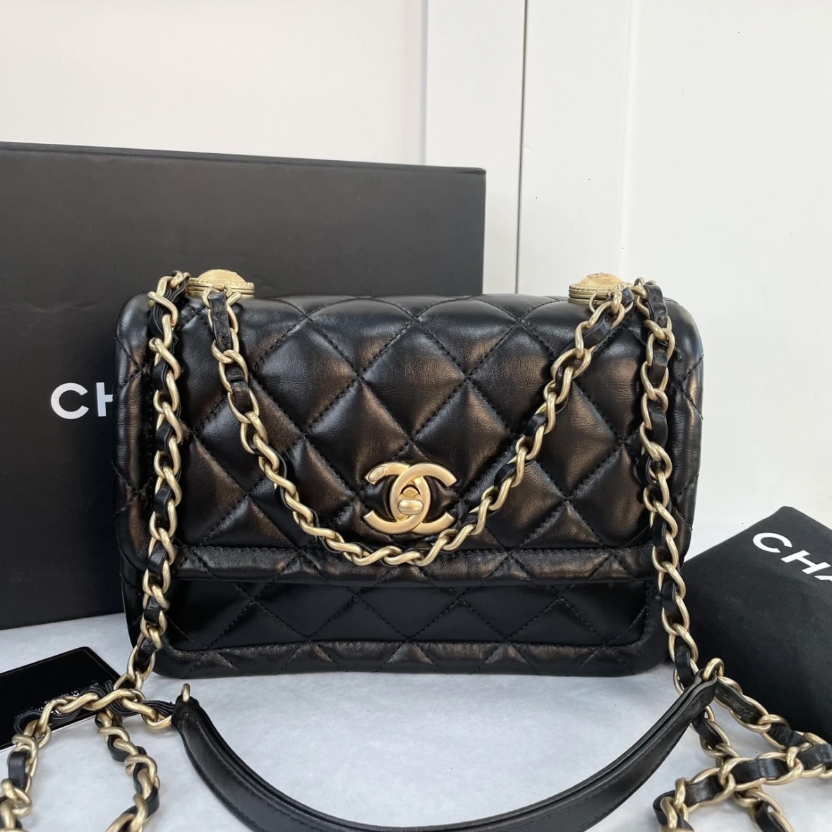 99新 Chanel/香奈儿 Chanel豆腐口盖包黑金时尚气质包/AM5855