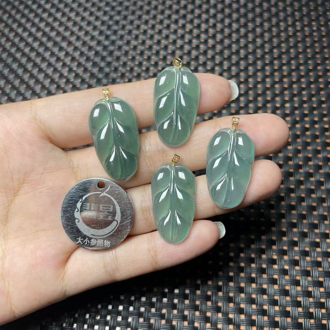 翡昱-N03-65981-天然A货翡翠吊坠18K金扣-多样性发其一