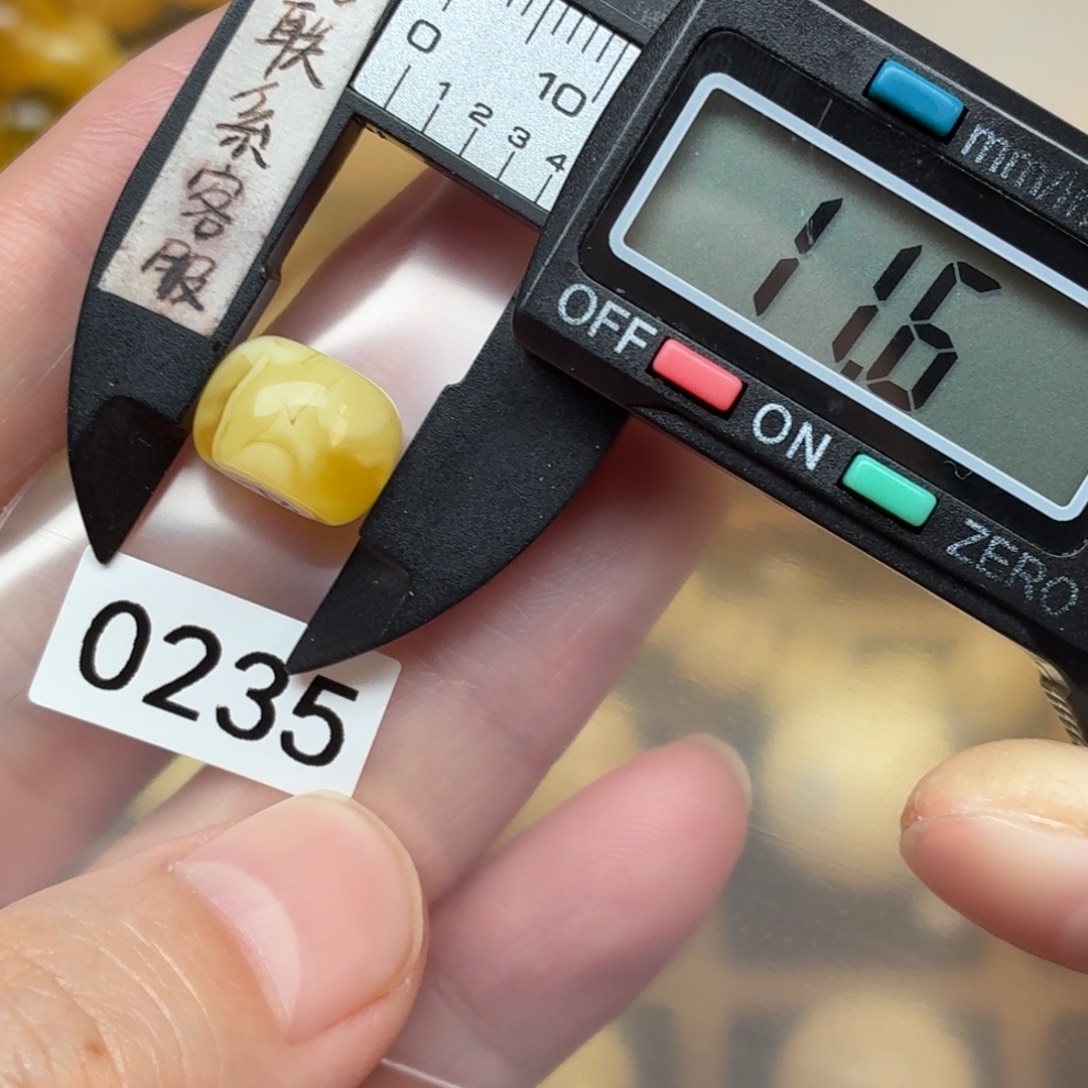 浩***浩蜜蜡未镶嵌裸石蜜蜡