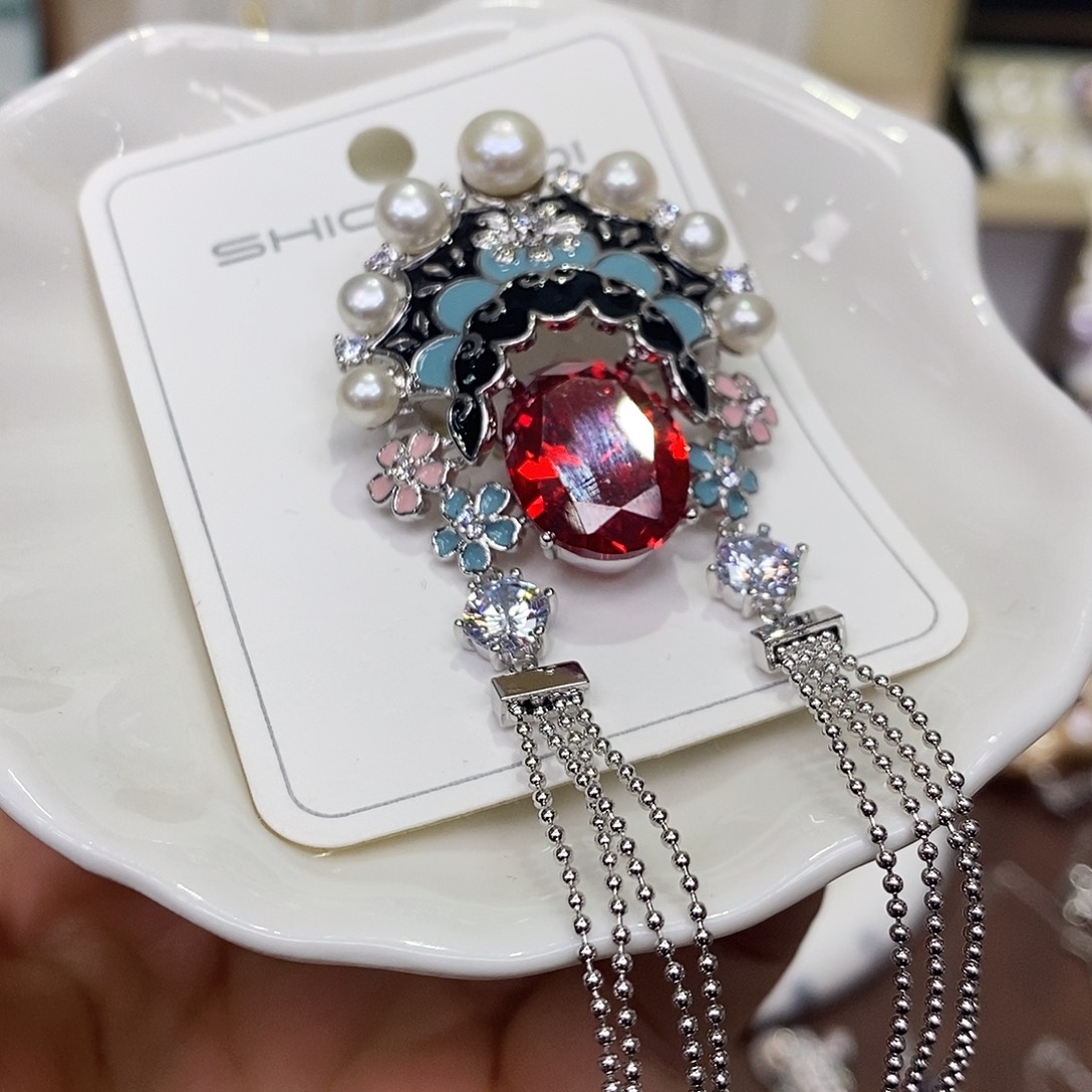 淡水珍珠胸饰合金