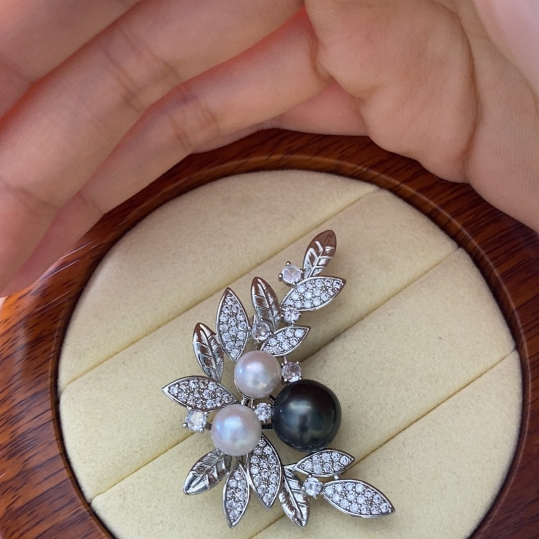 海水珍珠胸饰合金