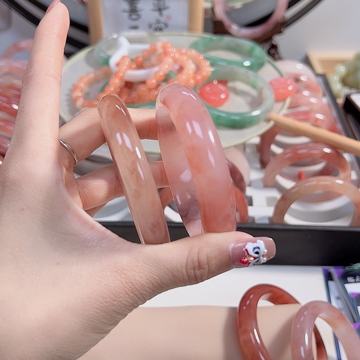 石英质玉手镯未镶嵌如****果