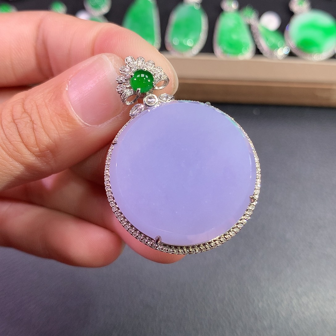 翡翠吊坠(赠链)18K金镶嵌