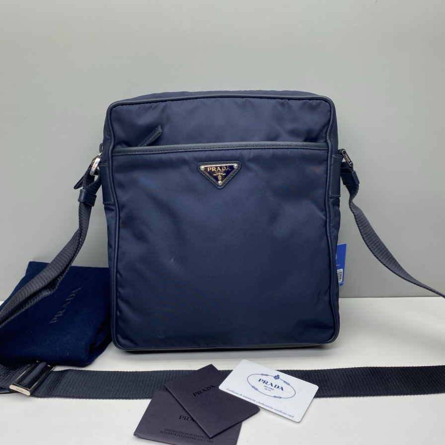 95新 Prada/普拉达 97新深蓝色尼龙2946男士斜挎包邮差包