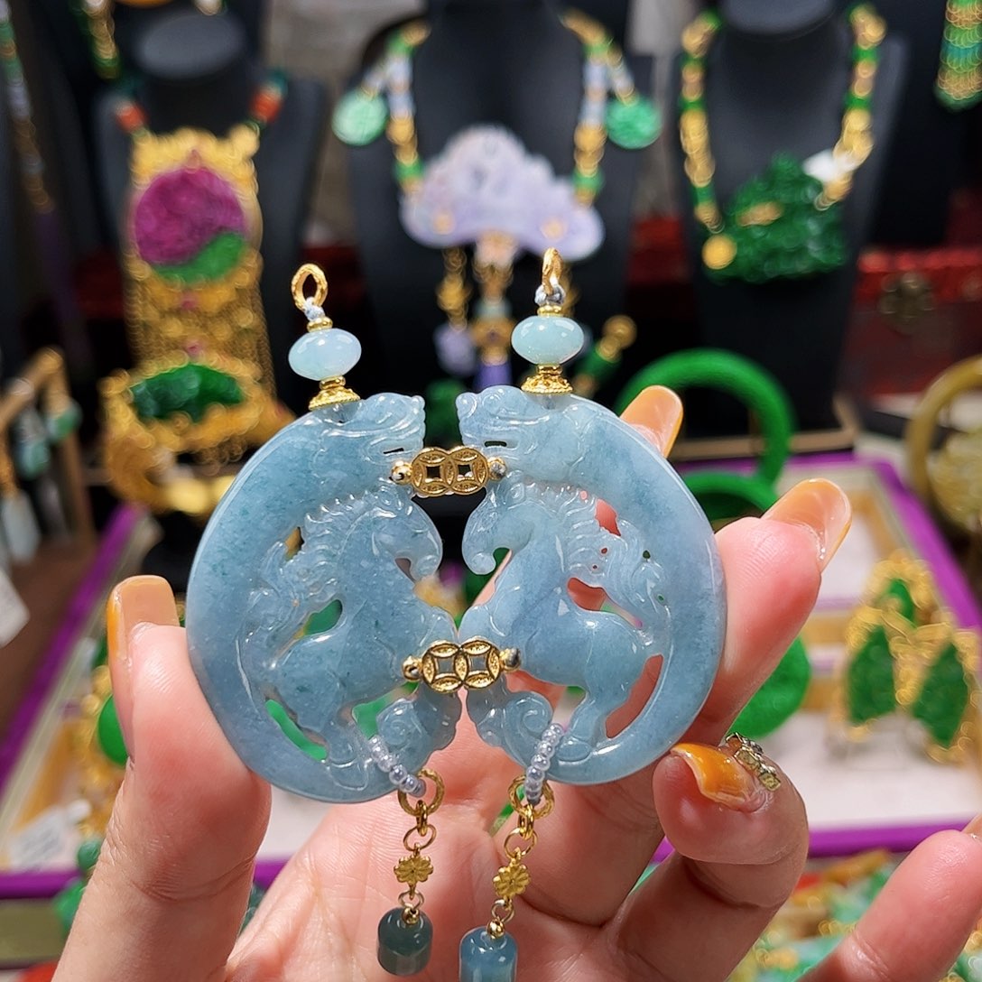 【闪购商品】翡翠吊坠(赠链)未镶嵌龙马精神