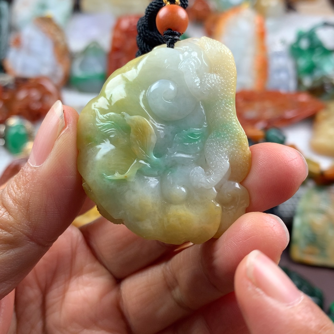 翡翠未镶嵌颈饰挂件