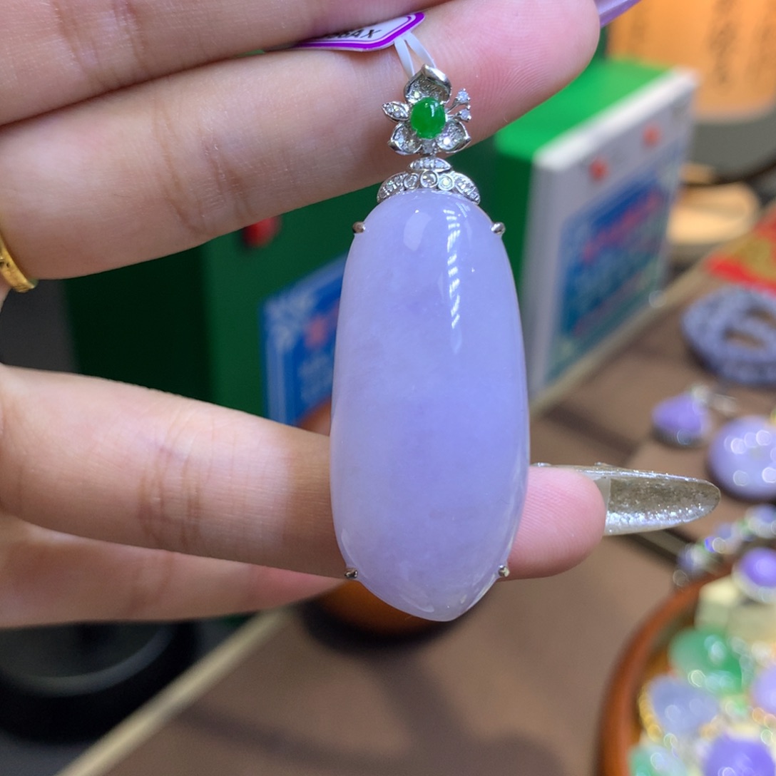 翡翠18K金镶嵌颈饰翡翠