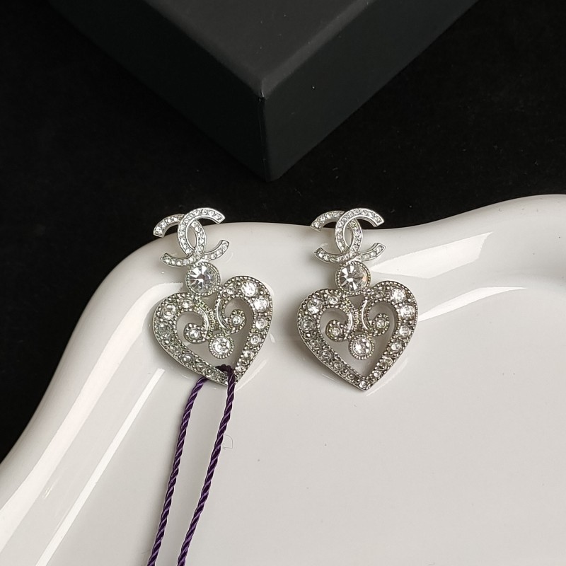 95新 Chanel/香奈儿 Azul-23K银色浮雕满钻爱心双C镂空耳钉/53995