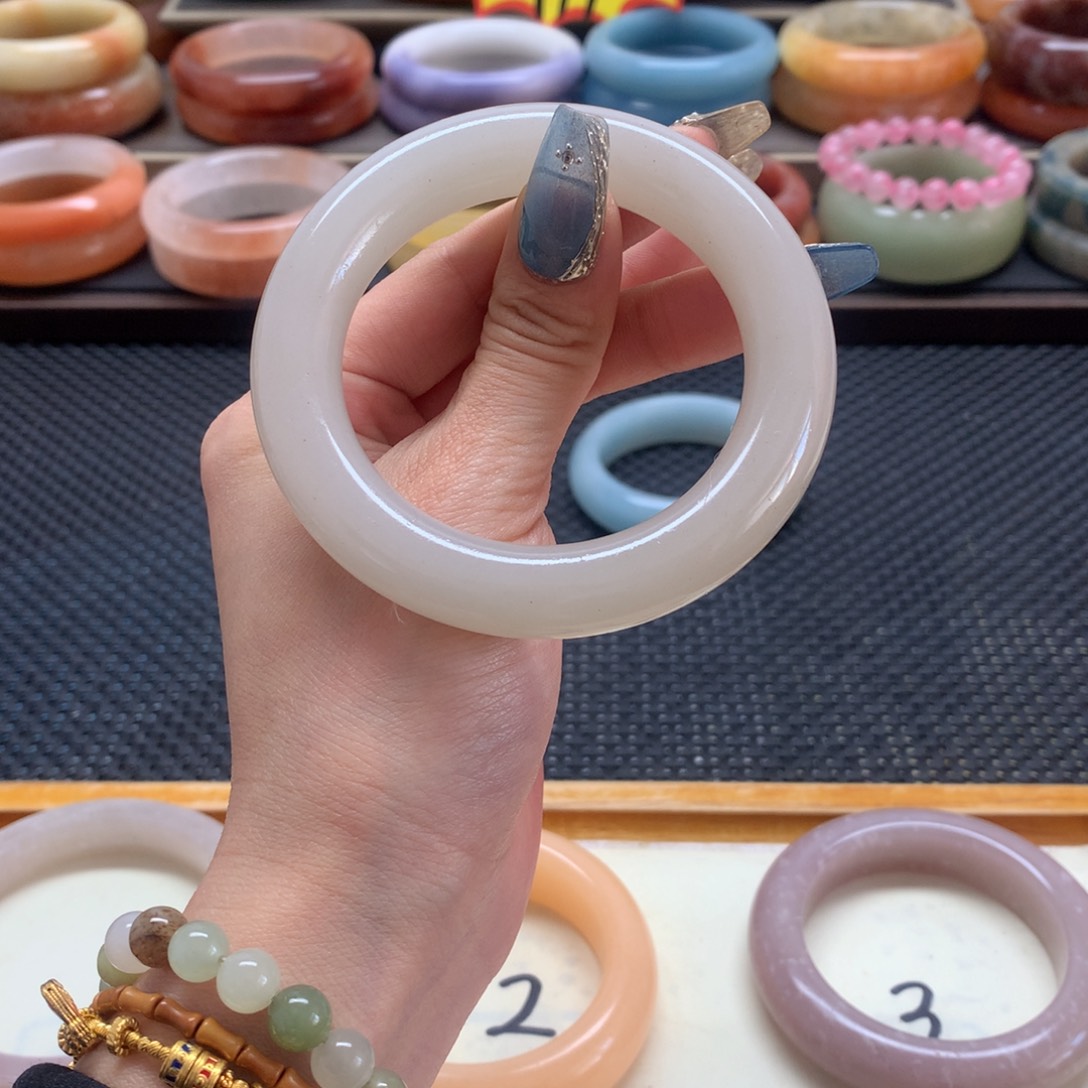 石英质玉手镯未镶嵌