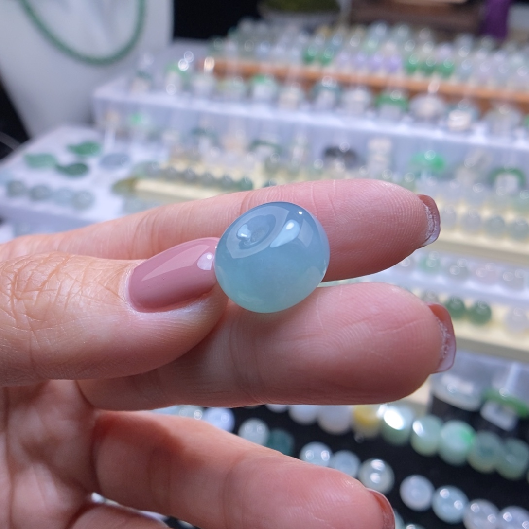 翡翠未镶嵌颈饰晴蓝