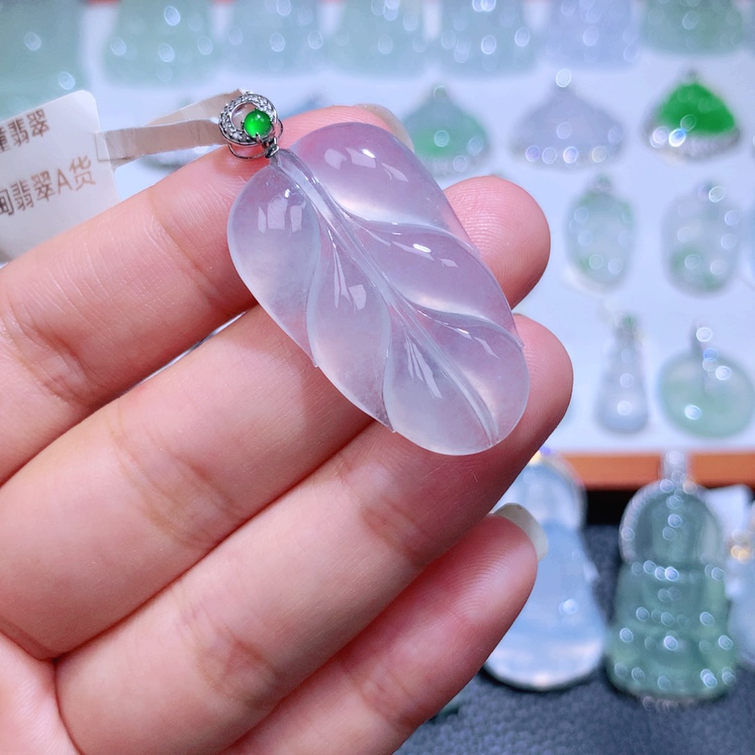颈饰18K金镶嵌翡翠叶子