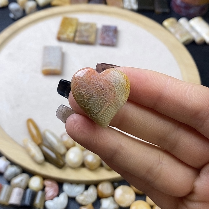 硅化玉未镶嵌颈饰2