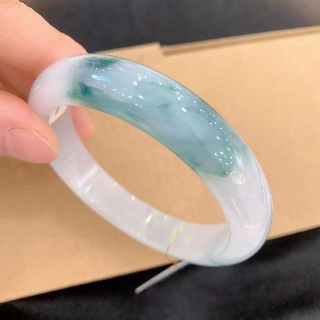 58.7圈口 缅甸翡翠A货  手镯