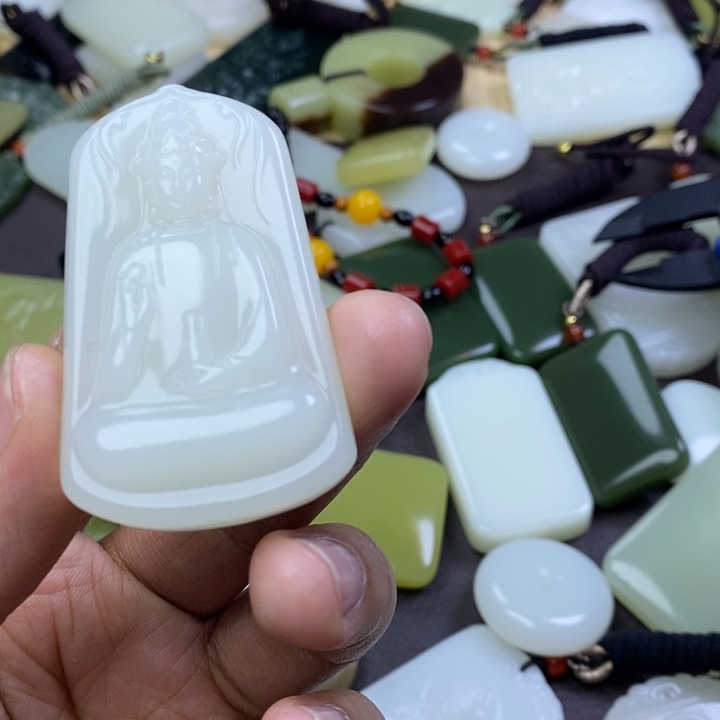 和田玉未镶嵌颈饰